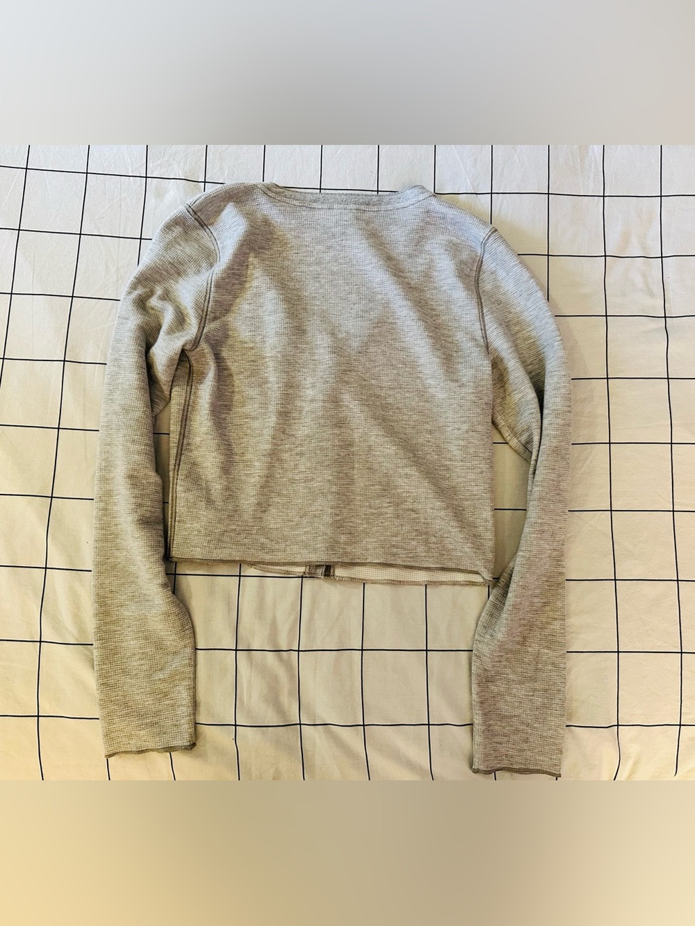 Aritzia TNA Wafflex Stopover Grey Long Sleeve Button Down Waffle Shirt Top M - Picture 9 of 10
